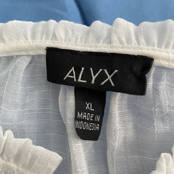 White Dress blouse - Picture 3 of 3